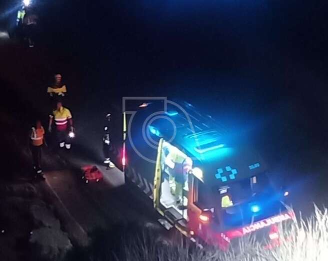 Imagen de la intervención de los servicios de emergencias en la zona/TA.